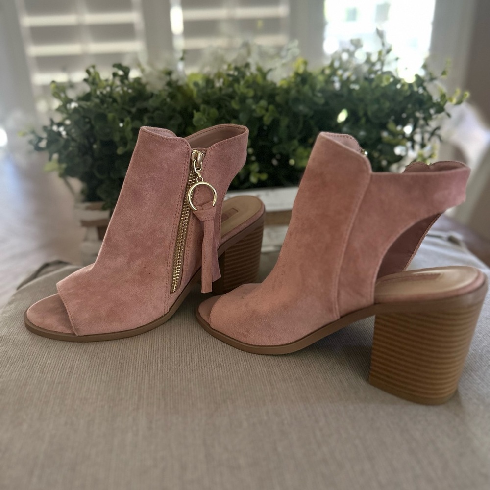 Light pink heels